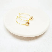 Load image into Gallery viewer, Gold Flower Hoop Earrings. - Zamsoe