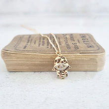 Load image into Gallery viewer, Gold Hamsa Necklace - Zamsoe