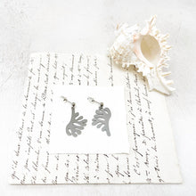 Load image into Gallery viewer, Mismatched Seaweed Earrings