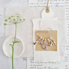 Load image into Gallery viewer, Cat Lovers Swirl Pin Brooch - 90 - Zamsoe