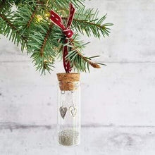 Load image into Gallery viewer, Christmas Heart Earring Baubles - 96 - Zamsoe