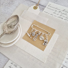 Load image into Gallery viewer, Cookie Charm Brooch - 103 - Zamsoe