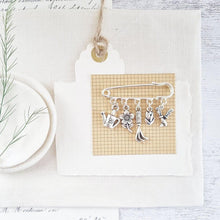 Load image into Gallery viewer, Flower Garden Brooch - 136 - Zamsoe