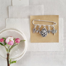 Load image into Gallery viewer, Hedgehog Brooch - Zamsoe