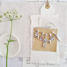 Load image into Gallery viewer, Horse Swirl Pin Brooch - Zamsoe