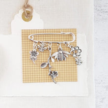 Load image into Gallery viewer, Save The Bees Brooch - Zamsoe