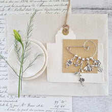 Load image into Gallery viewer, Save The Bees Swirl Pin Brooch - Zamsoe