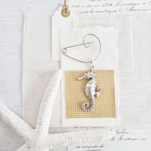 Load image into Gallery viewer, Seahorse Brooch - Zamsoe
