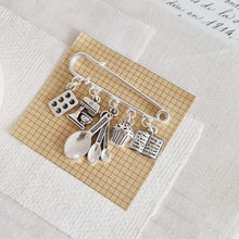 Load image into Gallery viewer, Star Baker Brooch - Zamsoe