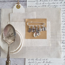 Load image into Gallery viewer, Star Baker Brooch - Zamsoe