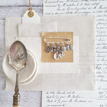 Load image into Gallery viewer, Star Baker Brooch - Zamsoe