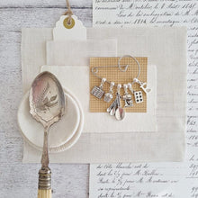 Load image into Gallery viewer, Star Baker Swirl Pin Brooch - Zamsoe