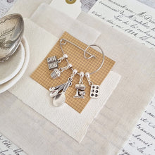 Load image into Gallery viewer, Star Baker Swirl Pin Brooch - Zamsoe