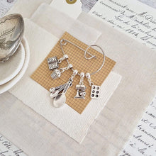 Load image into Gallery viewer, Star Baker Swirl Pin Brooch - Zamsoe