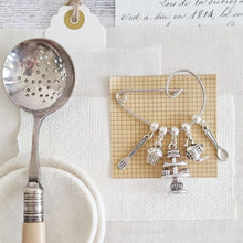 Load image into Gallery viewer, Tea And Cake Rule The World Brooch - Zamsoe