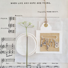 Load image into Gallery viewer, The Singer and Singing Charm Brooch - Zamsoe