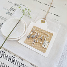 Load image into Gallery viewer, The Singer and Singing Charm Brooch - Zamsoe