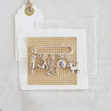 Load image into Gallery viewer, Vet Brooch - Zamsoe