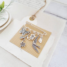 Load image into Gallery viewer, Wildflower Garden Brooch - Zamsoe