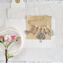 Load image into Gallery viewer, Woodland Brooch - Zamsoe