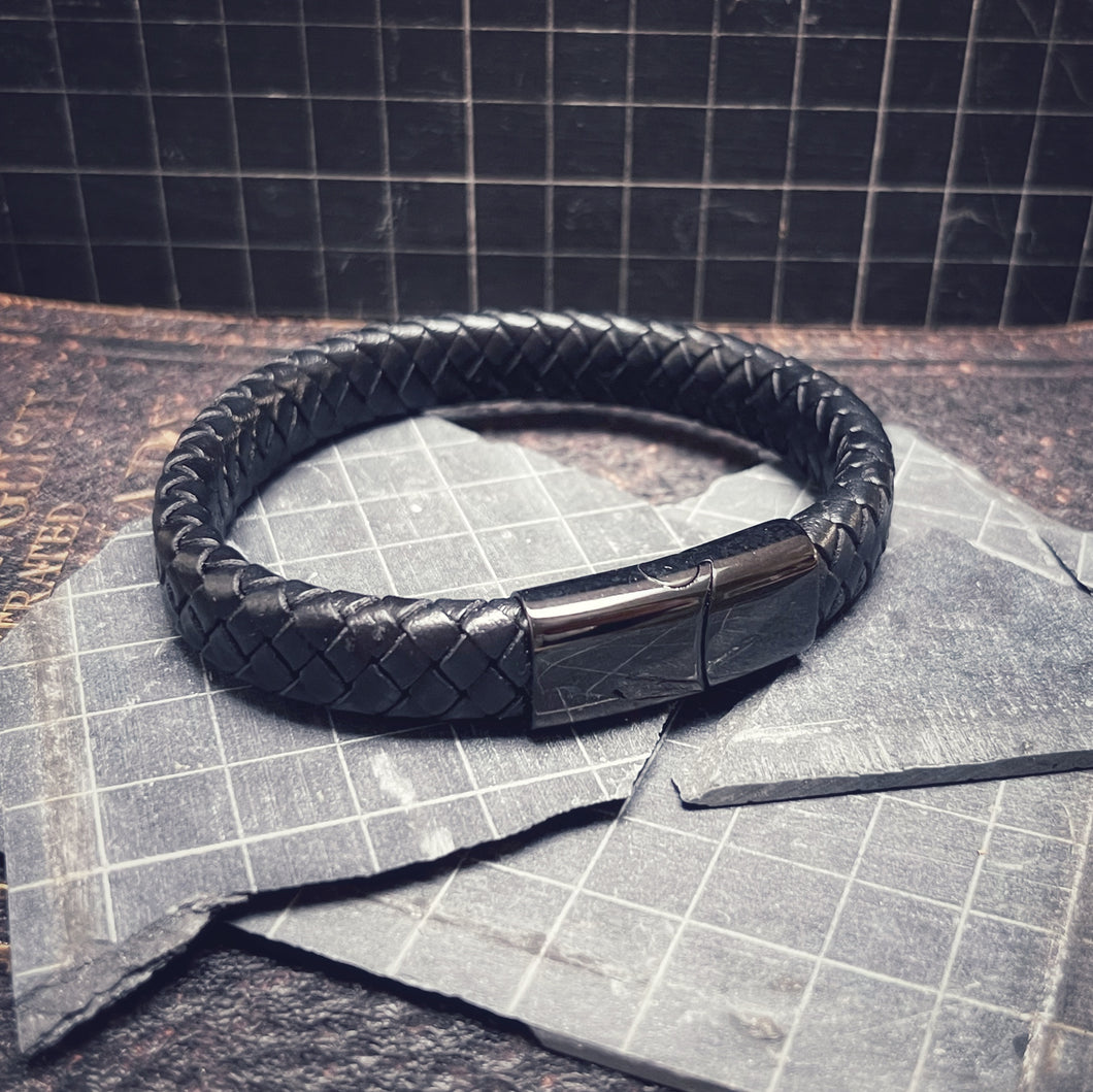 Modern Men’s Black Leather Wristband