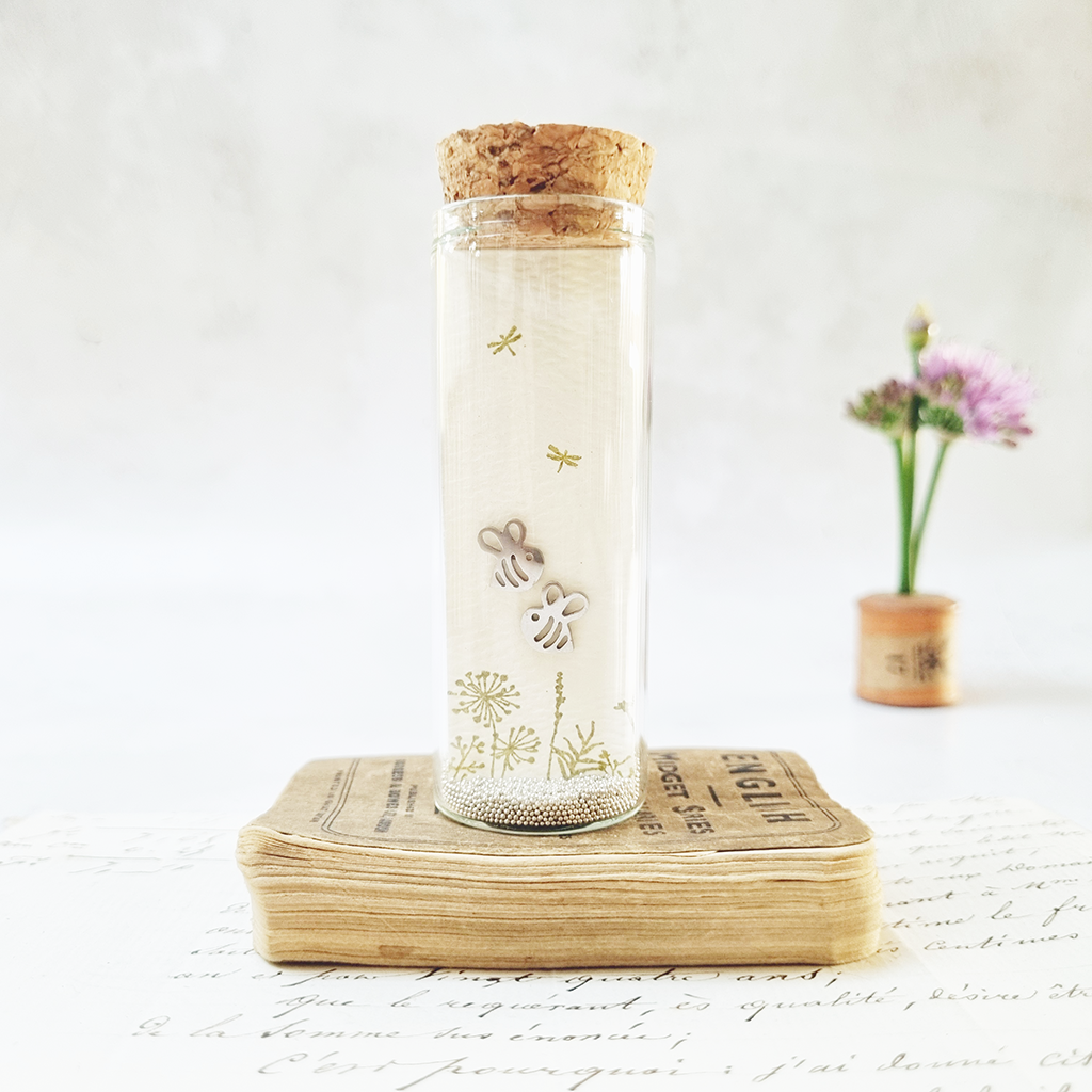 Classic bee on flora stud earrings in a bottle