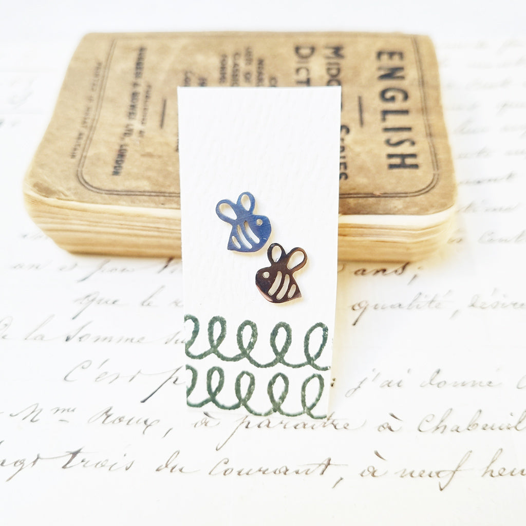 Bold bee stud earrings in a bottle - Zamsoe