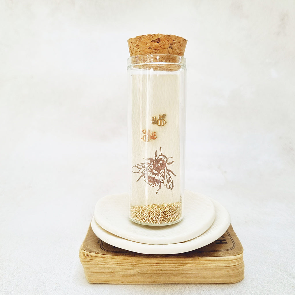 Gold filigree bee stud earrings in a bottle - 572 - Zamsoe