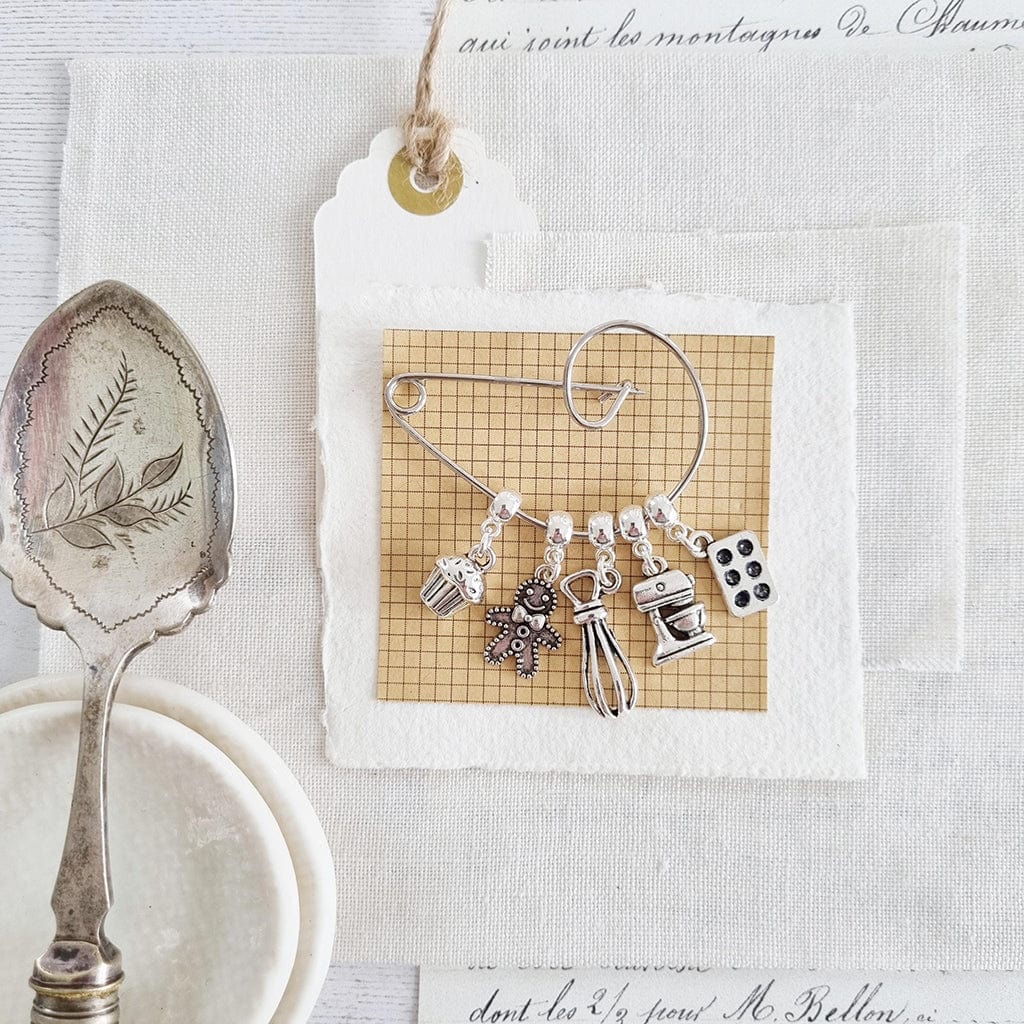 Baking Swirl Pin Brooch - 60 - Zamsoe