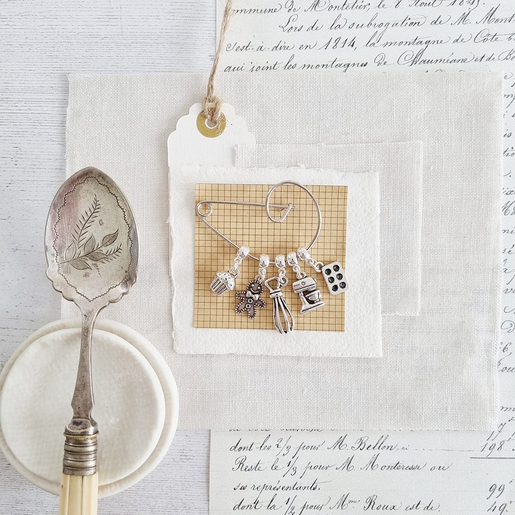 Baking Swirl Pin Brooch - 60 - Zamsoe