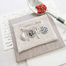 Load image into Gallery viewer, Pies Brooch Zamsoe Brooch
