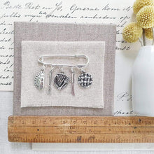 Load image into Gallery viewer, Pies Brooch Zamsoe Brooch
